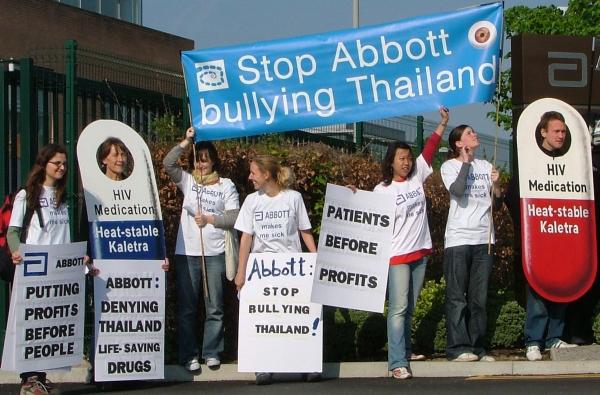 A group of students protesting outside Abbott Laboratories