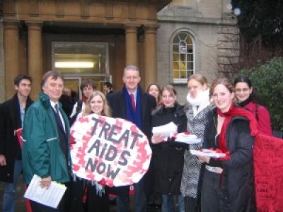Photo of Oxford P&Pers presenting Hilary Benn with pill cards